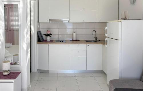 Gorgeous Apartment In Podgora With House Sea View