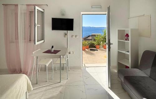 Gorgeous Apartment In Podgora With Wifi