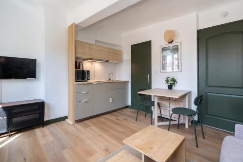 Studio climatisé plein centre ville 2ème ETAGE