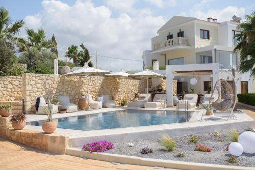 Bazén v ubytování Therros Villa with private pool by Estia nebo v jeho okolí