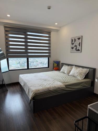a bedroom with a large bed and a window at 1998Homestay Căn hộ 1n1wc city view tiện nghi in An Khê