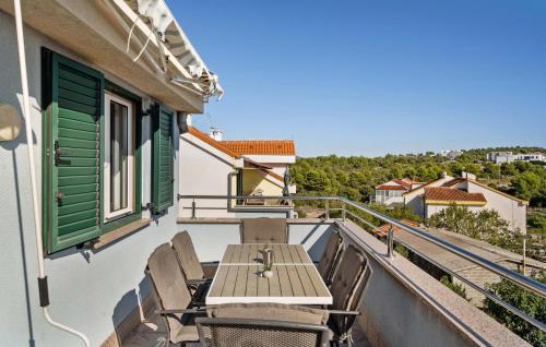 1 Bedroom Cozy Apartment In Sibenik