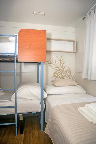 a room with two bunk beds at Auto-kamp Dvije suze 3 in Brištane