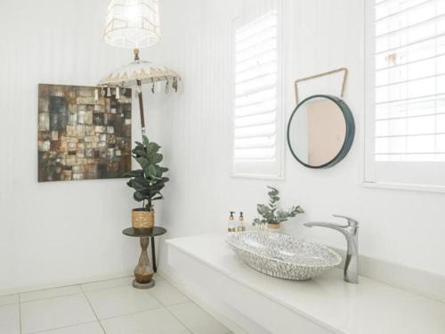 Koupelna v ubytování Dream Beach House with Pool & Ocean Access