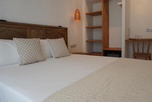 En eller flere senge i et værelse på Ses Terrisses Hotel