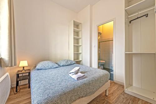 a small bedroom with a bed and a bathroom at Les Capucins - T2 tout confort in Brest