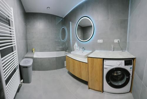 Ένα μπάνιο στο New apartment in the city free private parking