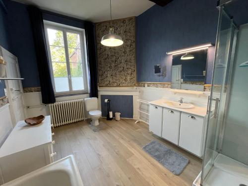 a bathroom with two sinks and a shower and a toilet at La Fumacienne in Fumay