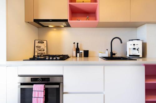 Kuchyň nebo kuchyňský kout v ubytování Sia Charm