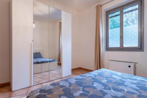 a bedroom with a bed and a mirror at Ticinum House in Pavia