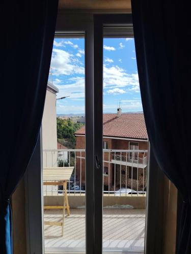 Blick aus einem Balkonfenster in der Unterkunft B&B 814 Fermo in Fermo