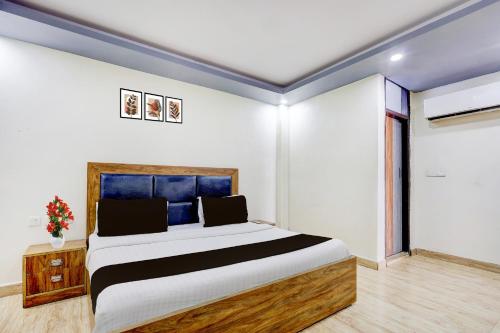 Postel nebo postele na pokoji v ubytování Hotel O DIAMOND INN