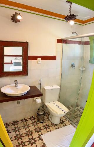 a bathroom with a toilet and a sink at Pousada Vila Mineira in Lavras Novas