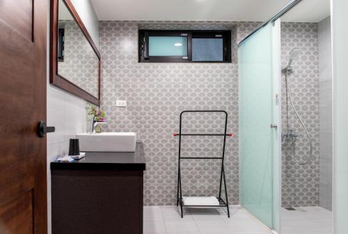 a bathroom with a sink and a shower at 左鄰右舍 慢旅空間 in Wujie