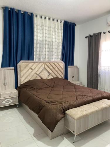 Tempat tidur dalam kamar di Murjan