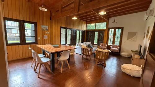 Χώρος καθιστικού στο Cabaña Pehuen, Bosque Peralta Ramos, Mar del Plata