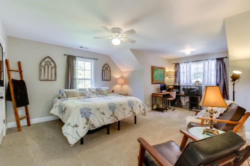 Postel nebo postele na pokoji v ubytování Explore Historic North Georgia! Group-Ready Escape