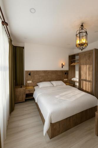 Ένα ή περισσότερα κρεβάτια σε δωμάτιο στο Avelyn Hotel