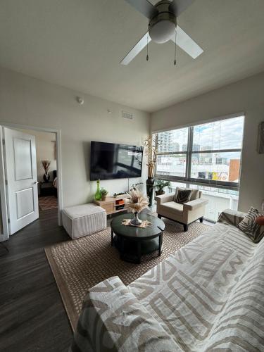 Edgewater Luxe 1BR photo 7