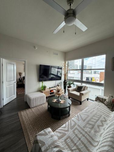 Edgewater Luxe 1BR photo 12
