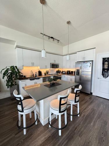Edgewater Luxe 1BR photo 9