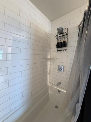 Edgewater Luxe 1BR photo 15