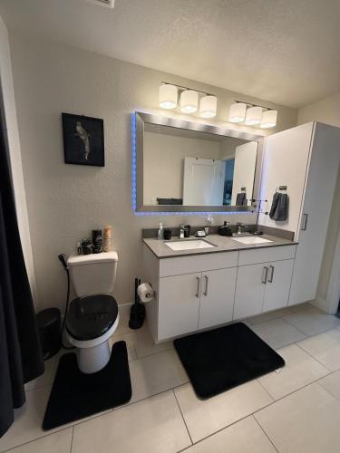 Edgewater Luxe 1BR photo 8
