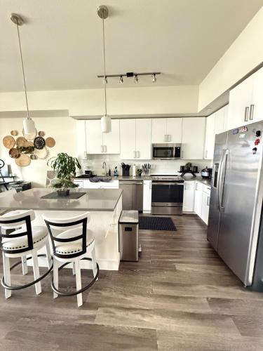 Edgewater Luxe 1BR photo 24