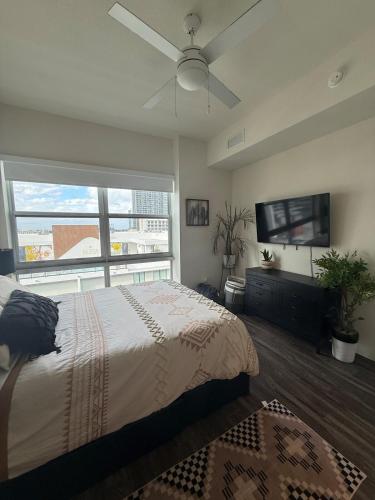 Edgewater Luxe 1BR photo 27