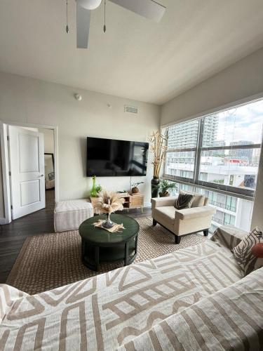 Edgewater Luxe 1BR photo 6