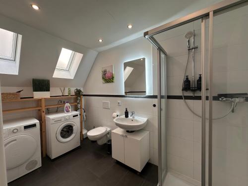 Ένα μπάνιο στο WINETIME - Apartment Sankt Martin für 2 Personen im Zentrum Luftkurort an der südlichen Weinstraße zwischen Neustadt und Landau