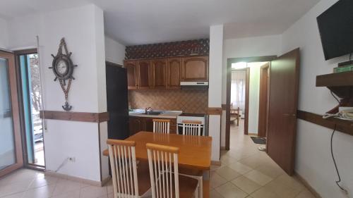 Kuchyň nebo kuchyňský kout v ubytování Golem Green Retreat