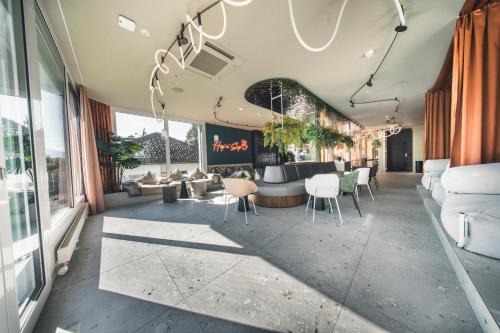 HOP Apartments & Suites