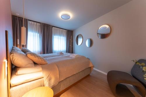 En eller flere senge i et værelse på Arctic apartment