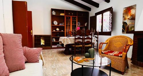 Posezení v ubytování Casa rural Benthomiz 210, Algarrobo, Málaga, España