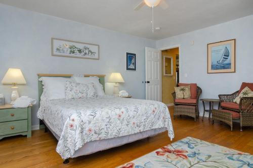Katil atau katil-katil dalam bilik di Carolina Joy by Bryant Real Estate
