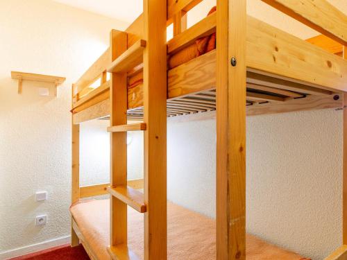 a bunk bed in a room with a ladder at Studio 4 pers à Avoriaz, au calme avec balcon - FR-1-314-314 in Avoriaz