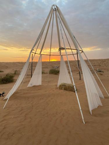 a tent in the middle of the desert at Stars camp in Al Raka