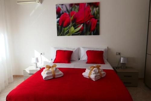 イグレージアスにあるCavallotti64の赤いベッド1台(赤い枕付)が備わるベッドルーム1室を提供しています。