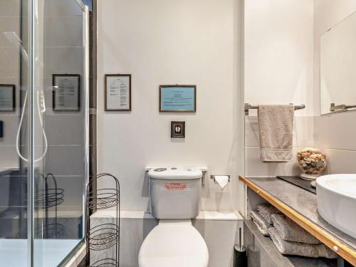 Koupelna v ubytování 2 Bed in Wookey Hole WESBA