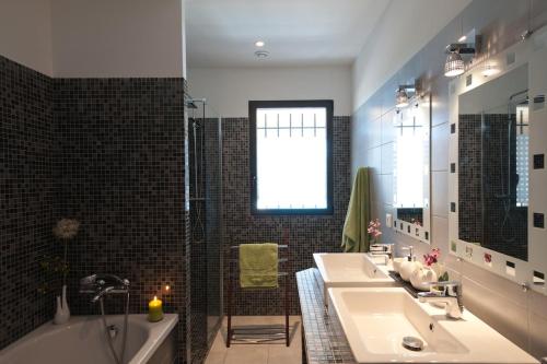 Koupelna v ubytování villa standing piscine chauffée privée