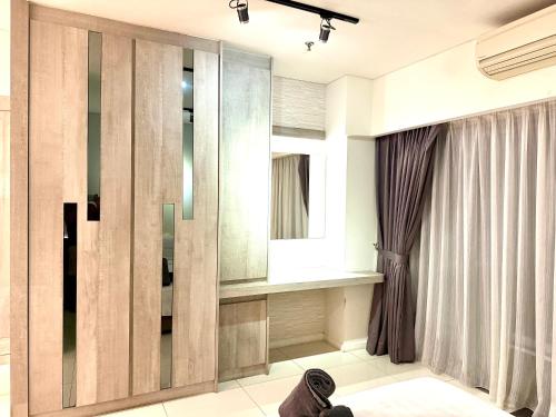 a room with a large mirror and a window at Mercu Summer Comfort Luxe Suites By KLCC in Kuala Lumpur