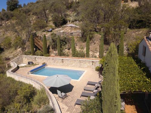 Swimmingpoolen hos eller tæt på Les Dentelles