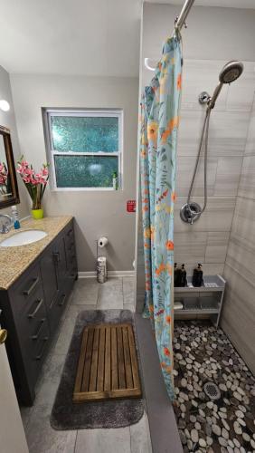 Ένα μπάνιο στο Bartram Road Inn