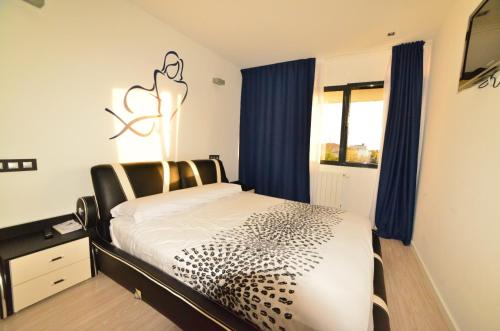 Futurcasa Casa rural Spa y cineにあるベッド