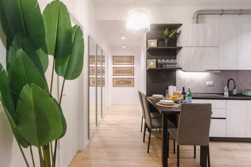 Steps from Station Single Room with Shared Bath
