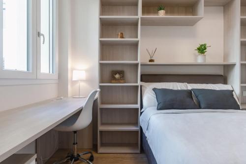 Steps from Station Single Room with Shared Bath