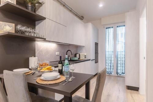 Steps from Station Single Room with Shared Bath