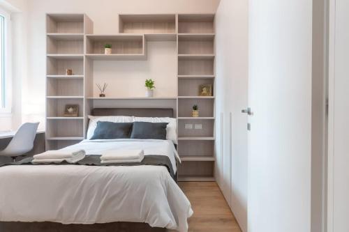 Steps from Station Single Room with Shared Bath
