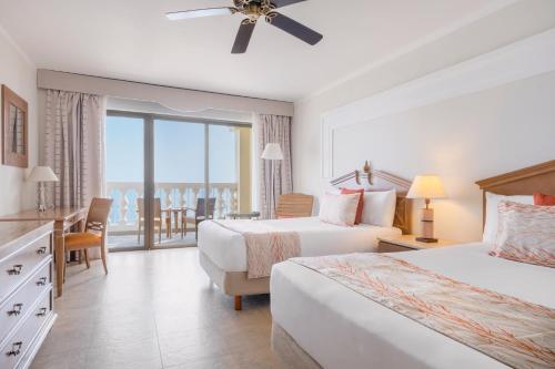 Postel nebo postele na pokoji v ubytování Iberostar Waves Rose Hall Beach - All Inclusive